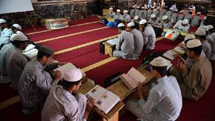 मदरसों की पढ़ाई से दूसरे धर्मों के प्रति नफरत दूर करने का दावा पाक सेना का नया फरेब मदरसों की पढ़ाई से दूसरे धर्मों के प्रति नफरत दूर करने का दावा पाक सेना का नया फरेब