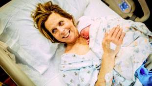 समलैंगिकों के बुजुर्ग माता-पिता का दोबारा 'माता-पिता' बनना खुशी है या मजबूरी!