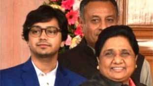 EVM और चुनाव आयोग पर भेजी गई लानतों के भरोसे होतीं मायावती