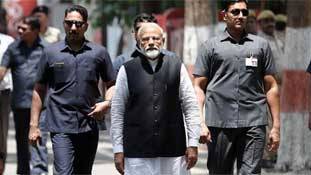 सड़क पर उतरे सपोर्ट के बावजूद मोदी को 'शाइनिंग इंडिया' क्यों नहीं भूल रहा? सड़क पर उतरे सपोर्ट के बावजूद मोदी को 'शाइनिंग इंडिया' क्यों नहीं भूल रहा?