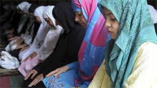 मस्जिद में महिलाओं की एंट्री को लेकर मौलवी और जज एक जैसी गफलत में