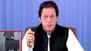 क्या वाकई इमरान खान अपने साथ न्यूक्लियर कोड लेकर चलते हैं?