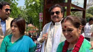 बीजेपी छोड़ कांग्रेस पहुंचे शत्रुघ्न सिन्हा का लखनऊ में 'फेमिली फर्स्ट' शो