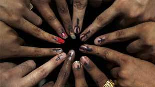 साथ पर न बात पर, मुहर लगेगी जात पर