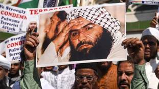 मसूद अजहर वैश्विक आतंकी घोषित होने से क्‍या बदल जाएगा, जानिए...