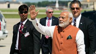 मोदी की जीत देखने के लिए USA में थिएटर बुक, UAE में जश्‍न