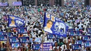 हार के बाद हाथरस में हताश बसपा वालों के दो-दो हाथ! हार के बाद हाथरस में हताश बसपा वालों के दो-दो हाथ!