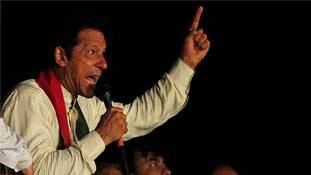 इमरान खान के हर 'सच' के पीछे से चीखते हैं पाक के झूठ