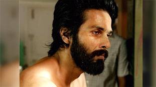 पति से पिटने वाली आधी महिलाएं 'कबीर सिंह' को अच्छा मानती हैं!