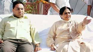 Mayawati का 'परिवारवाद' मजबूरी की विरासत है