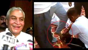 VIP मानसिकता है कि जाती नहीं!