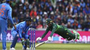 एक तरफ क्रिकेट विश्वकप और दूसरी ओर पाकिस्तान की जग हंसाई