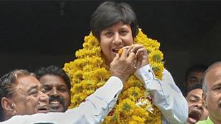 विधायक जी आगे से बल्लेबाजी ना करें, लेकिन ऐसा असंभव है