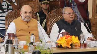 जम्मू-कश्मीर में BJP पहले तिरंगा फिर भगवा फहराने की तैयारी में