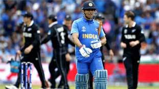 धोनी के रिटायरमेंट पर लता मंगेशकर की गुहार 'इमोशनल' से ज्यादा कुछ नहीं धोनी के रिटायरमेंट पर लता मंगेशकर की गुहार 'इमोशनल' से ज्यादा कुछ नहीं
