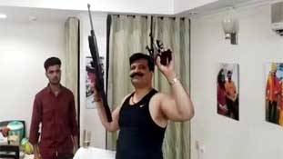 तमंचे पर डिस्को करने वाले विधायक कुंवर प्रणब सिंह विवादों के चैंपियन हैं तमंचे पर डिस्को करने वाले विधायक कुंवर प्रणब सिंह विवादों के चैंपियन हैं
