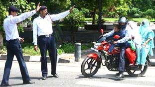 मोटर व्हीकल्स का बदला हुआ एक्‍ट ट्रैफिक नियम तोड़ने की नई कीमत लाया है