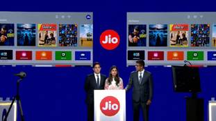 जियो का 'फर्स्ट डे फर्स्ट शो' वाला ये ऑफर तो सिनेमाघरों में ताले ही लगवा देगा !