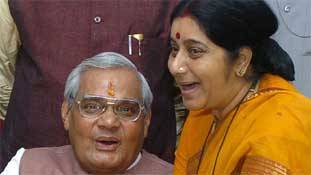 सुषमा से वाजपेयी का कद बड़ा जरूर है, पर BJP में कंट्रीब्यूशन 'अटल' है!