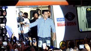 इस मंदी में भी Bigg Boss बनेगा करोड़पति!