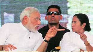 मोदी-विरोधी ममता बनर्जी ने भी केजरीवाल वाला यू टर्न ले लिया!