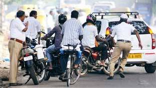 New Motor Vehicle Act पुलिस के लिए सोने का अंडा देने वाली मुर्गी जैसा है! New Motor Vehicle Act पुलिस के लिए सोने का अंडा देने वाली मुर्गी जैसा है!