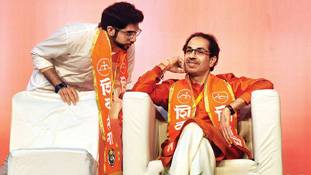 आखिर जीत का जश्न क्‍यों नहीं मना पा रही है शिवसेना!