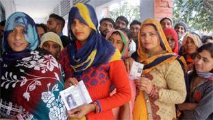 हरियाणा में 'बेटी बचाओ, बेटी पढ़ाओ, लेकिन चुनाव मत लड़वाओ'!