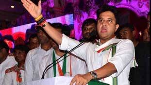 कर्जमाफी के दावे की पोल खोलकर सिंधिया ने कांग्रेस की कलह और बढ़ा दी है