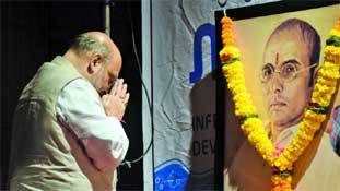 सावरकर हीरो या विलेन? तय करने से पहले पढ़ लीजिए...