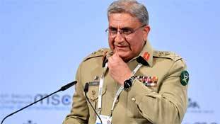 क्यों इमरान के गले में हड्डी की तरह फंस गए हैं बाजवा ?