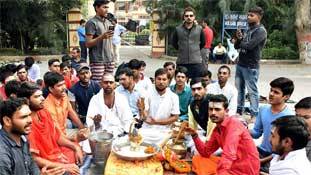 BHU विवाद में कूदने वालों जान लो, संस्कृत हिंदू और उर्दू मुसलमानों की भाषा नहीं है! BHU विवाद में कूदने वालों जान लो, संस्कृत हिंदू और उर्दू मुसलमानों की भाषा नहीं है!