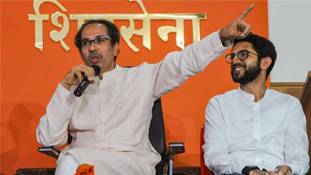 भाजपा ने शिवसेना से 'हिंदुत्व' छीना ही, बाल ठाकरे को भी नहीं छोड़ा! भाजपा ने शिवसेना से 'हिंदुत्व' छीना ही, बाल ठाकरे को भी नहीं छोड़ा!