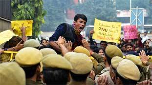 JNU protest: फीस वृद्धि के नाम पर बवाल काट रहे स्टूडेंट्स क्यों भर्त्सना के पात्र हैं JNU protest: फीस वृद्धि के नाम पर बवाल काट रहे स्टूडेंट्स क्यों भर्त्सना के पात्र हैं