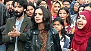JNU से उठा 'आज़ादी' का नारा और बिस्मिल की 'सरफरोशी' पहुंची पाकिस्तान