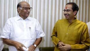 पवार की पावर पॉलिटिक्स में फंस गई भाजपा पवार की पावर पॉलिटिक्स में फंस गई भाजपा