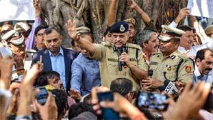 Delhi Police vs Lawyers: पुलिस की कार्रवाई पर पुलिस को ही भरोसा नहीं!