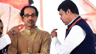जाते-जाते महाराष्ट्र को कर्नाटक जैसा बना देने का इशारा कर गए फडणवीस ! जाते-जाते महाराष्ट्र को कर्नाटक जैसा बना देने का इशारा कर गए फडणवीस !