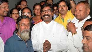 Jharkhand Election Result: नई झारखंड सरकार और हेमंत सोरेन की चुनौतियां Jharkhand Election Result: नई झारखंड सरकार और हेमंत सोरेन की चुनौतियां