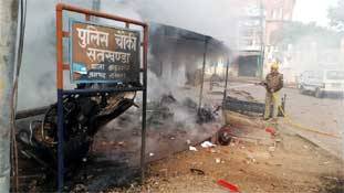 CAA protest : शांतिपूर्ण प्रदर्शन कैसे हिंसक हो जा रहा है? जानिए... CAA protest : शांतिपूर्ण प्रदर्शन कैसे हिंसक हो जा रहा है? जानिए...