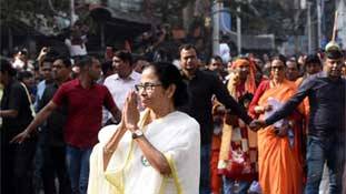 ममता बनर्जी भी कांग्रेस की तरह बीजेपी की राजनीति में फंस गयीं
