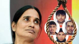 Nirbhaya Case: सांसें बचाने की जुगत में निर्भया के दोषियों का आखिरी हथकंडा Nirbhaya Case: सांसें बचाने की जुगत में निर्भया के दोषियों का आखिरी हथकंडा