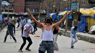 Article 370: स्टिंग ऑपरेशन ने बता दिया कि कश्मीर में जहर घोलने वाले घाटी में ही हैं Article 370: स्टिंग ऑपरेशन ने बता दिया कि कश्मीर में जहर घोलने वाले घाटी में ही हैं