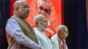 Year 2019: अमित शाह ने साल भर में ही आडवाणी को पीछे छोड़ दिया Year 2019: अमित शाह ने साल भर में ही आडवाणी को पीछे छोड़ दिया