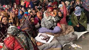 शाहीन बाग का गुमनाम CAA protest ही असली है बाकी सब 'दंगा' है! शाहीन बाग का गुमनाम CAA protest ही असली है बाकी सब 'दंगा' है!