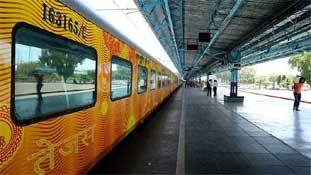 तेजस एक्सप्रेस ने छुपा ली देश की गरीबी-भुखमरी