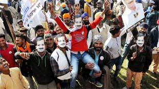 Delhi elections: पढ़े-लिखों की पार्टी कही जा रही AAP में सबसे बड़ी गिरावट! Delhi elections: पढ़े-लिखों की पार्टी कही जा रही AAP में सबसे बड़ी गिरावट!