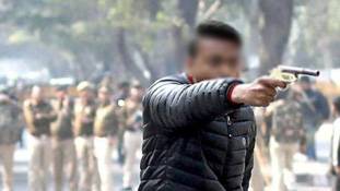 CAA protest: 'आजादी मांगने वाले' ने पिस्तौल लहराई थी, 'देने वाले' ने गोली चला दी! CAA protest: 'आजादी मांगने वाले' ने पिस्तौल लहराई थी, 'देने वाले' ने गोली चला दी!