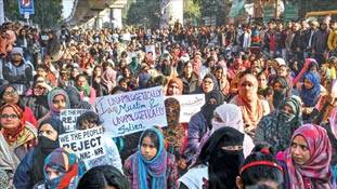 Kashmiri Pandit लड़की Shaheen Bagh की 'शेरनियों' से पूछ रही है 3 सवाल Kashmiri Pandit लड़की Shaheen Bagh की 'शेरनियों' से पूछ रही है 3 सवाल