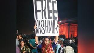 Free Kashmir poster लेकर खड़ी युवती की वही दशा है, जो CAA को लेकर मोदी की! Free Kashmir poster लेकर खड़ी युवती की वही दशा है, जो CAA को लेकर मोदी की!